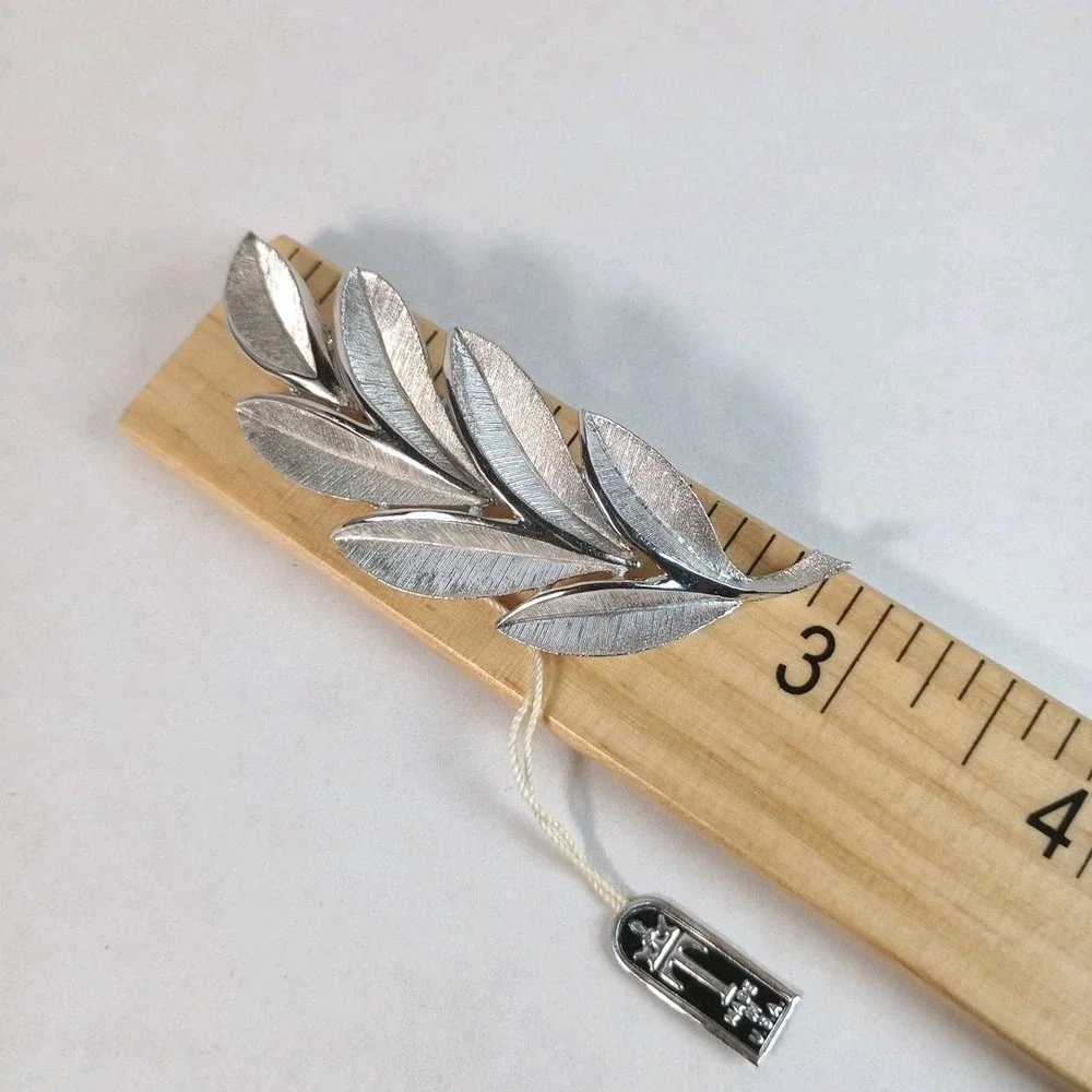 VTG NOS Crown Trifari Women Brooch Brushed Silver Tone Metal Leaves Long 2.75